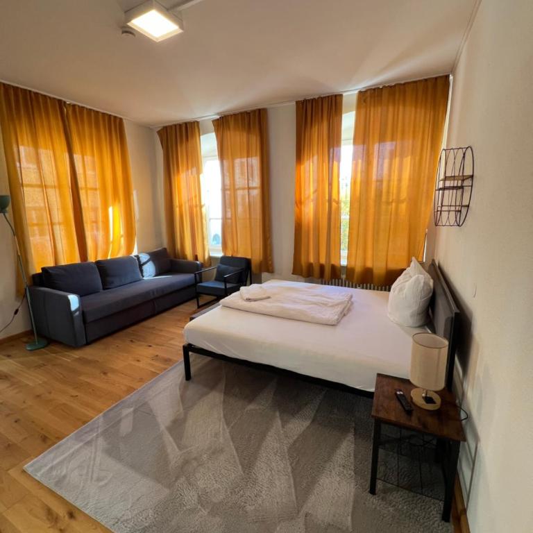 KemptenCityHostPlus-Unterkunft Charme im Denkmal - Vierbettzimmer mit Gemeinschaftsbad - 8