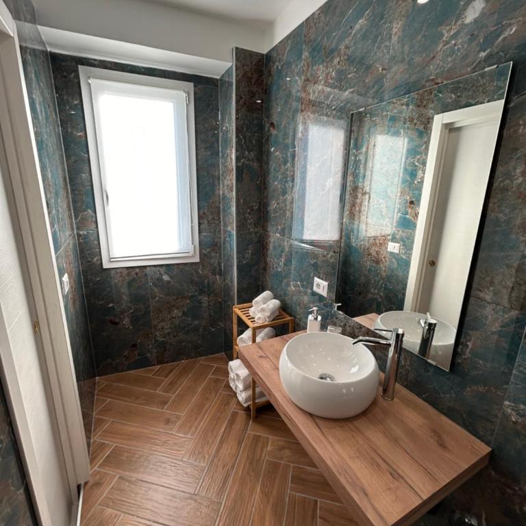 Savior Deluxe Rooms - Luxury Quadruple Room - 8