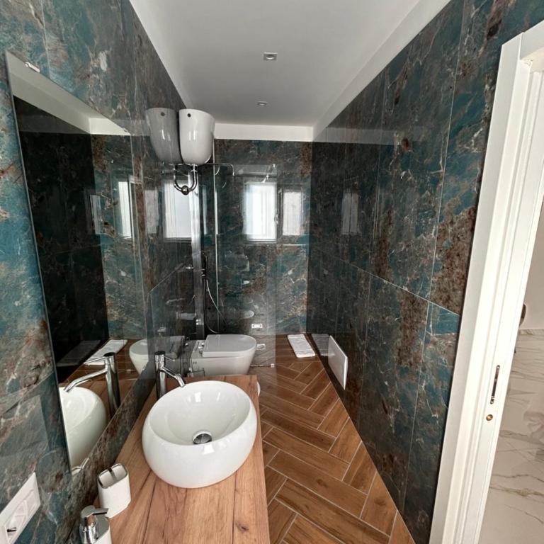 Savior Deluxe Rooms - Luxury Quadruple Room - 9
