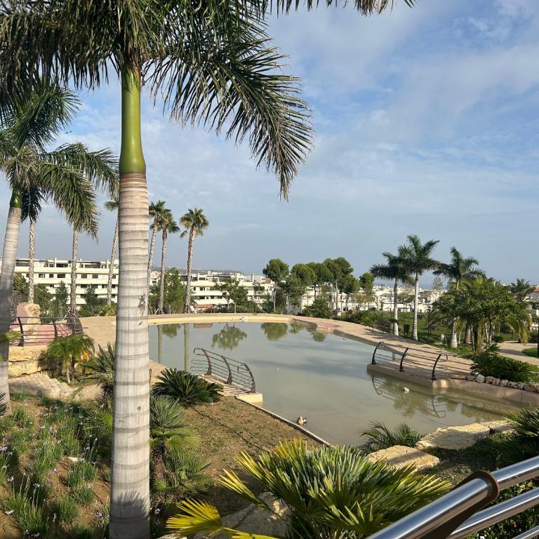 CASA CASU NEW STUNNING 3 BED RAISED GROUND FLOOR APARTMENT & HUGE BALCONY WITH SEA POOL & MOUNTAIN VIEW INDOOR & OUTDOOR SWIMMING POOLS & GYM WALKING DISTANCE TO BEACH PORT Estepona TRAVELLER AWARD 2023 - Three-Bedroom Apartment - 41