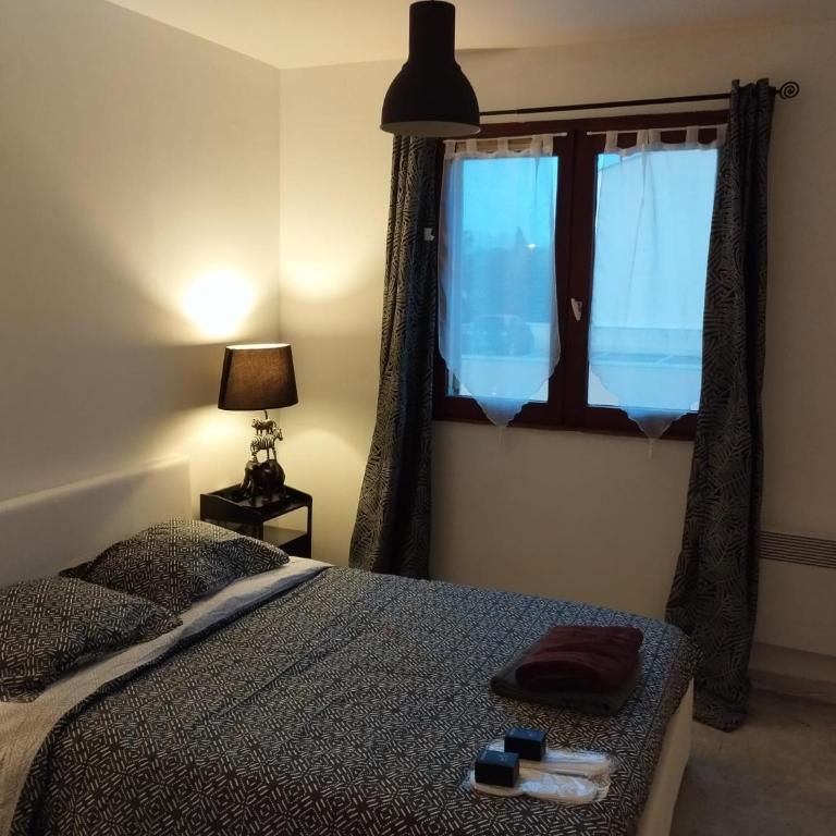 Chez Stf - Two-Bedroom Deluxe Apartment - 9