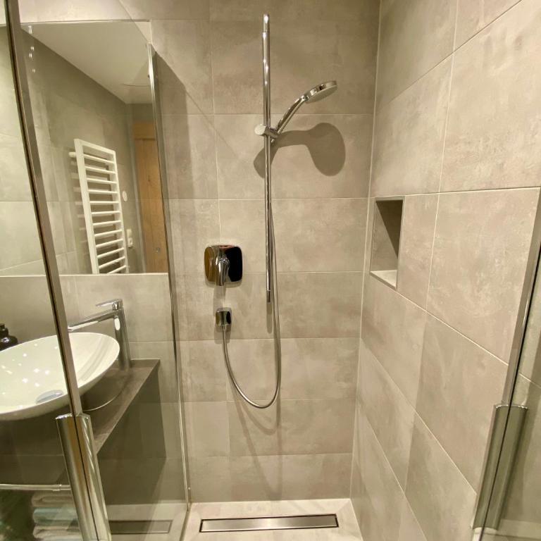 Valdafur Suites - Apartment mit 2 Schlafzimmern und Bergblick - 12