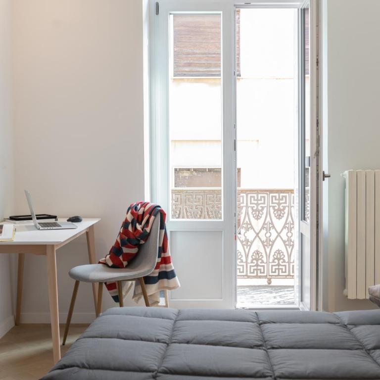 Gioberti's Apartment - 100 sqm - 2 Bedrooms and Free Private Parking in the Center - Appartamento con 2 Camere da Letto e Balcone - 36