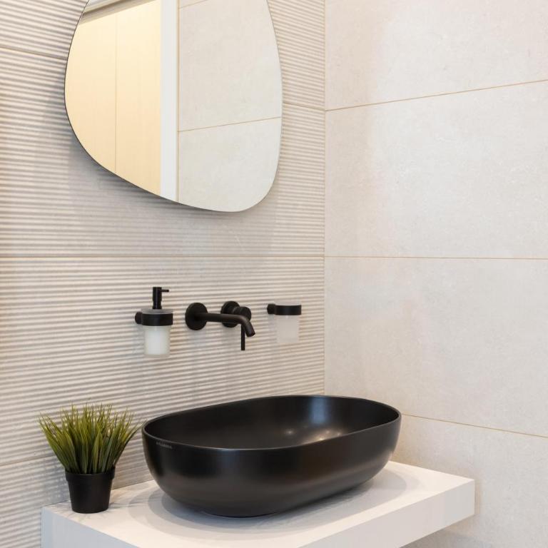 Gioberti's Apartment - 100 sqm - 2 Bedrooms and Free Private Parking in the Center - Appartamento con 2 Camere da Letto e Balcone - 52