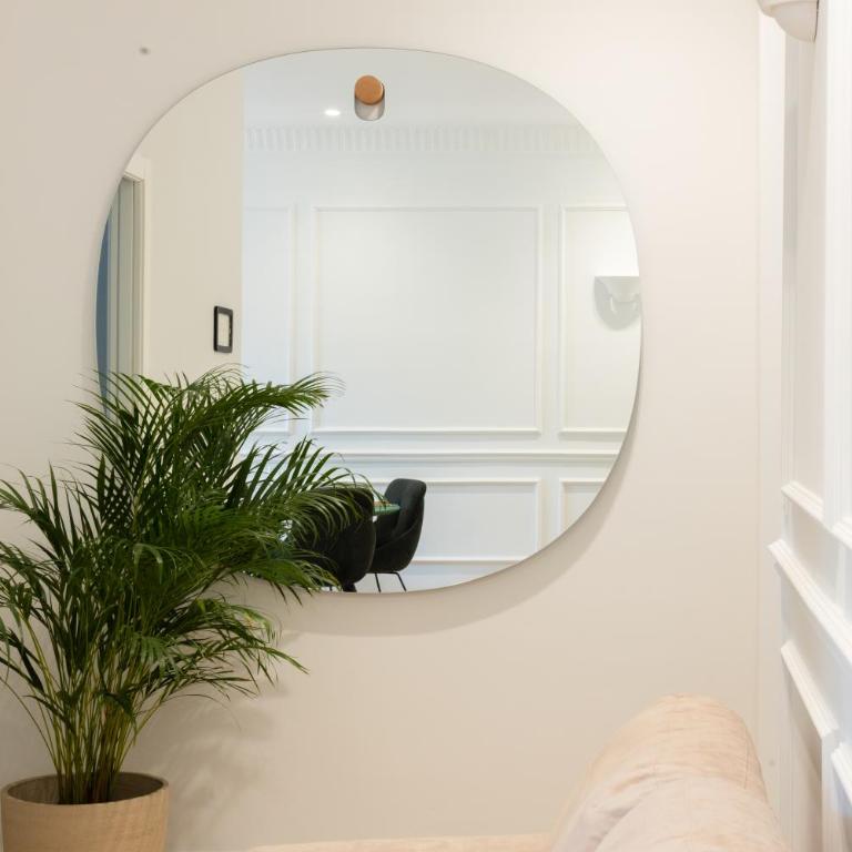 Gioberti's Apartment - 100 sqm - 2 Bedrooms and Free Private Parking in the Center - Appartamento con 2 Camere da Letto e Balcone - 51