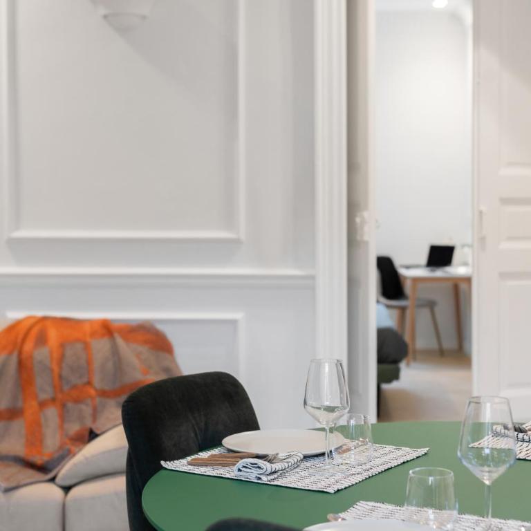 Gioberti's Apartment - 100 sqm - 2 Bedrooms and Free Private Parking in the Center - Appartamento con 2 Camere da Letto e Balcone - 60