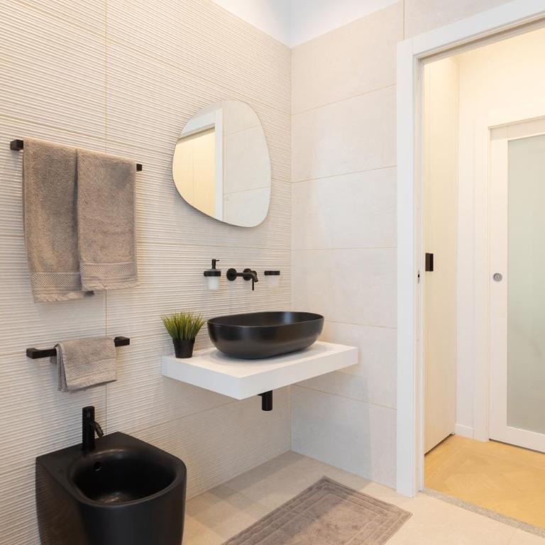 Gioberti's Apartment - 100 sqm - 2 Bedrooms and Free Private Parking in the Center - Appartamento con 2 Camere da Letto e Balcone - 58