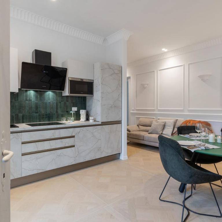 Gioberti's Apartment - 100 sqm - 2 Bedrooms and Free Private Parking in the Center - Appartamento con 2 Camere da Letto e Balcone - 68