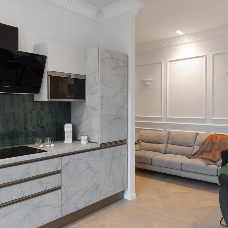 Gioberti's Apartment - 100 sqm - 2 Bedrooms and Free Private Parking in the Center - Appartamento con 2 Camere da Letto e Balcone - 74