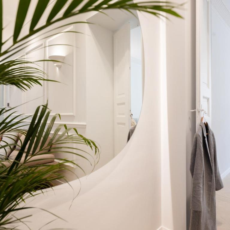 Gioberti's Apartment - 100 sqm - 2 Bedrooms and Free Private Parking in the Center - Appartamento con 2 Camere da Letto e Balcone - 75
