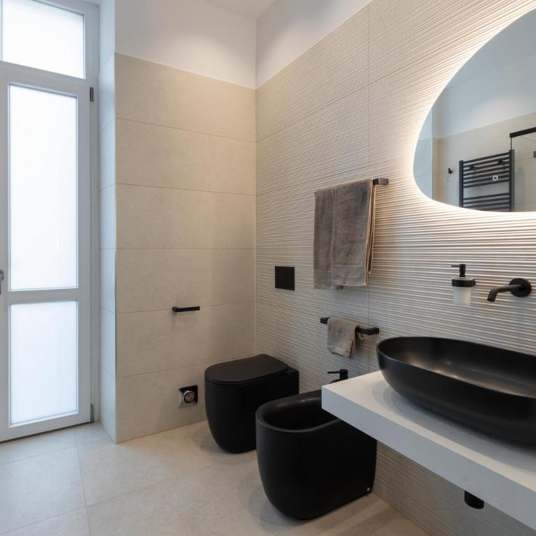 Gioberti's Apartment - 100 sqm - 2 Bedrooms and Free Private Parking in the Center - Appartamento con 2 Camere da Letto e Balcone - 77