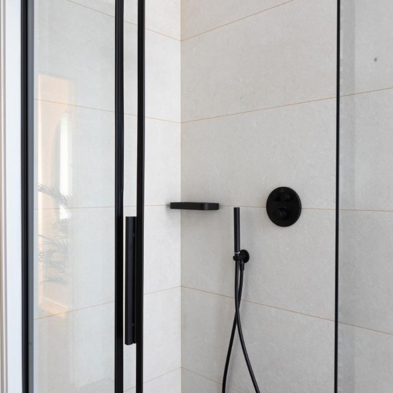 Gioberti's Apartment - 100 sqm - 2 Bedrooms and Free Private Parking in the Center - Appartamento con 2 Camere da Letto e Balcone - 79