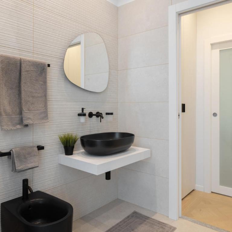 Gioberti's Apartment - 100 sqm - 2 Bedrooms and Free Private Parking in the Center - Appartamento con 2 Camere da Letto e Balcone - 82