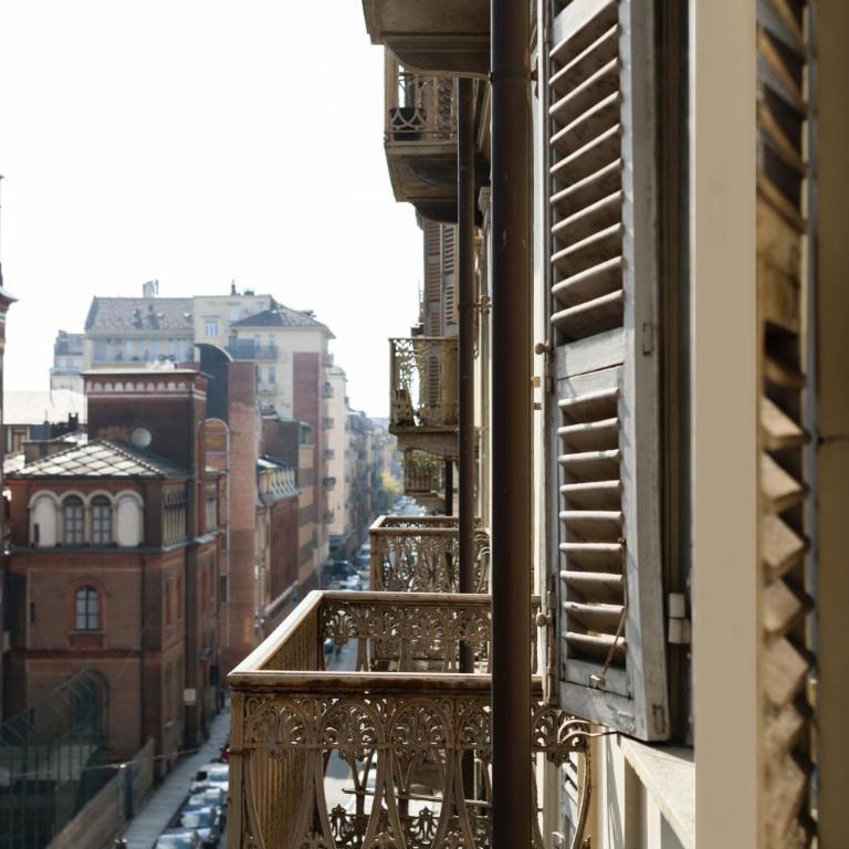 Gioberti's Apartment - 100 sqm - 2 Bedrooms and Free Private Parking in the Center - Appartamento con 2 Camere da Letto e Balcone - 83