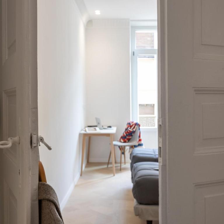 Gioberti's Apartment - 100 sqm - 2 Bedrooms and Free Private Parking in the Center - Appartamento con 2 Camere da Letto e Balcone - 85