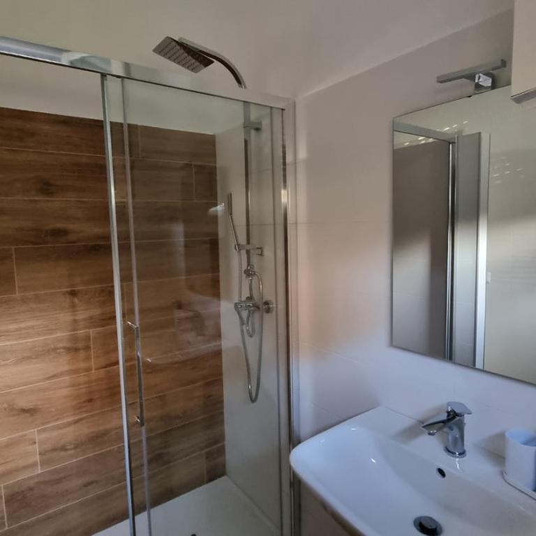 BAM BAM TIBURTINA Guesthouse - Quadruple Room with Bathroom - 24
