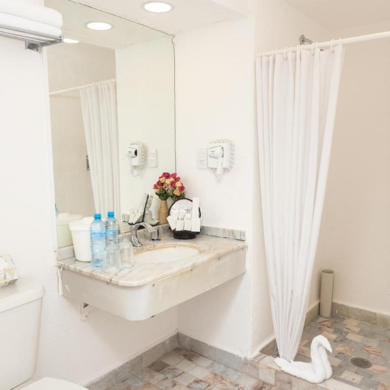 Ritz Acapulco All Inclusive - Habitación Doble Estándar con 2 camas dobles - 7