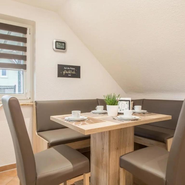 Ferienwohnungen Tanja Schoch - Two-Bedroom Apartment with Balcony and Terrace - 12