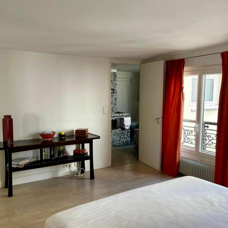 Paris Montorgueil - Three-Bedroom Apartment - 1