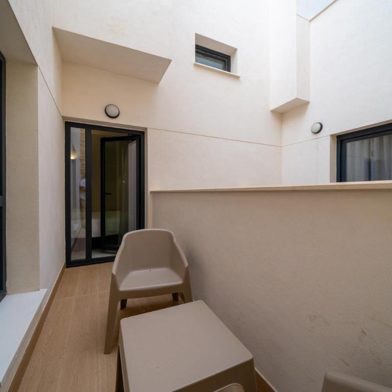 Alicante Smart Accommodation - Double or Twin Room with Terrace - 6