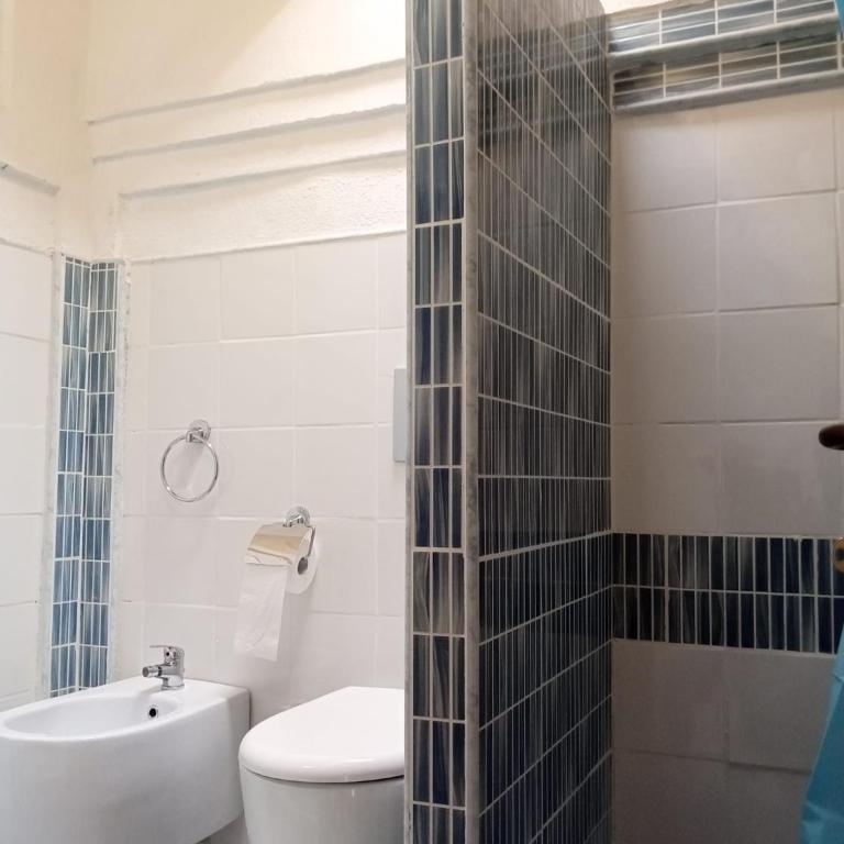 La Casa Rossa - Camera Tripla con Bagno Privato - 4