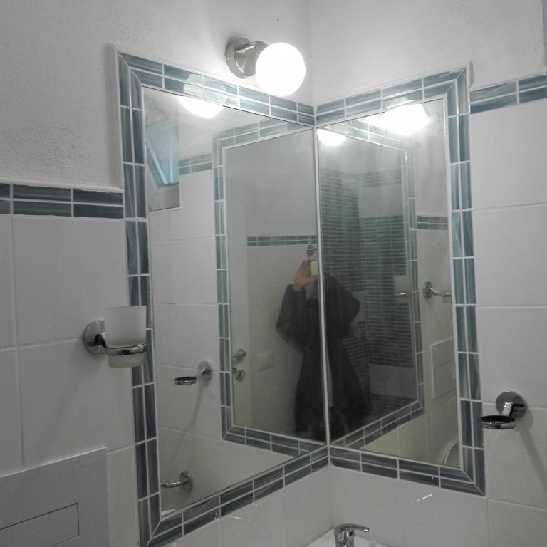 La Casa Rossa - Camera Quadrupla con Bagno Privato - 3