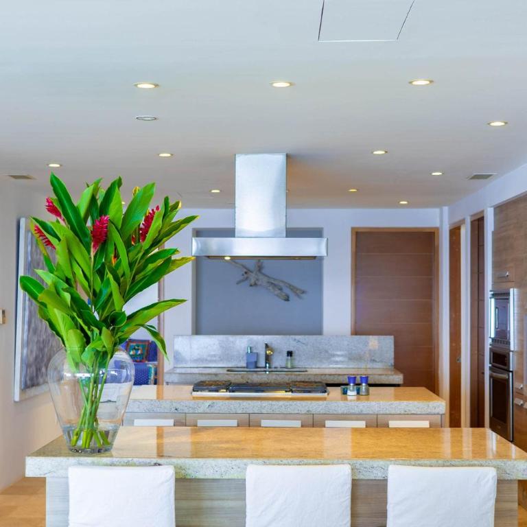 Full Floor Beachfront Luxury Apartment - Apartamento - 20