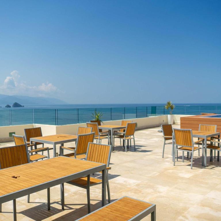 Full Floor Beachfront Luxury Apartment - Apartamento - 60