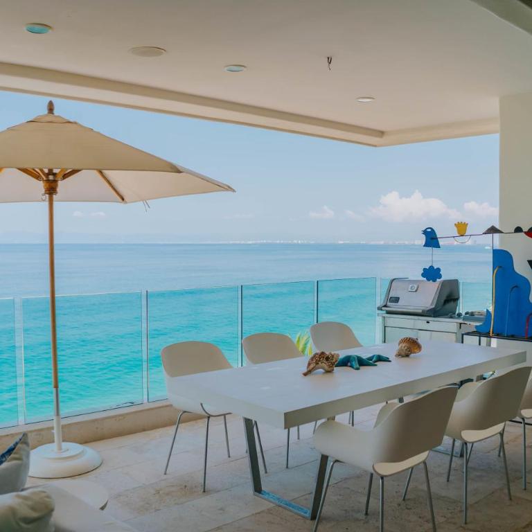 Full Floor Beachfront Luxury Apartment - Apartamento - 2