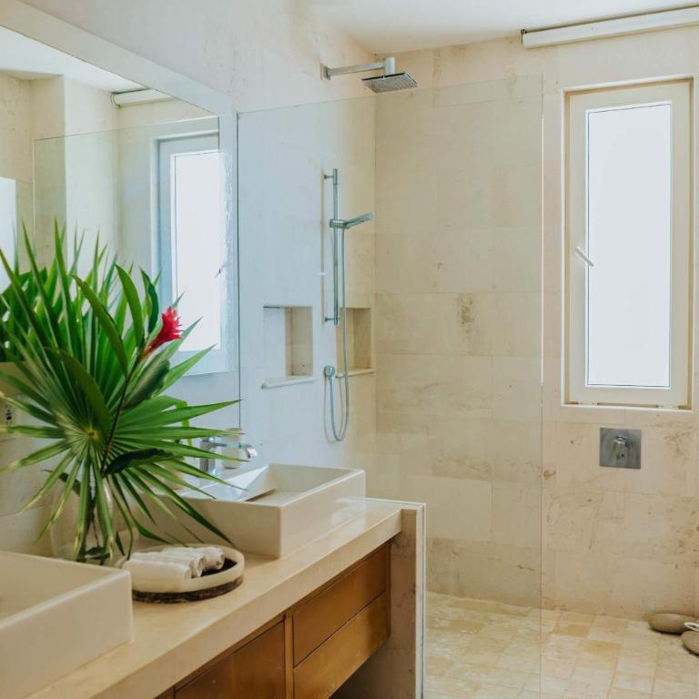 Full Floor Beachfront Luxury Apartment - Apartamento - 31