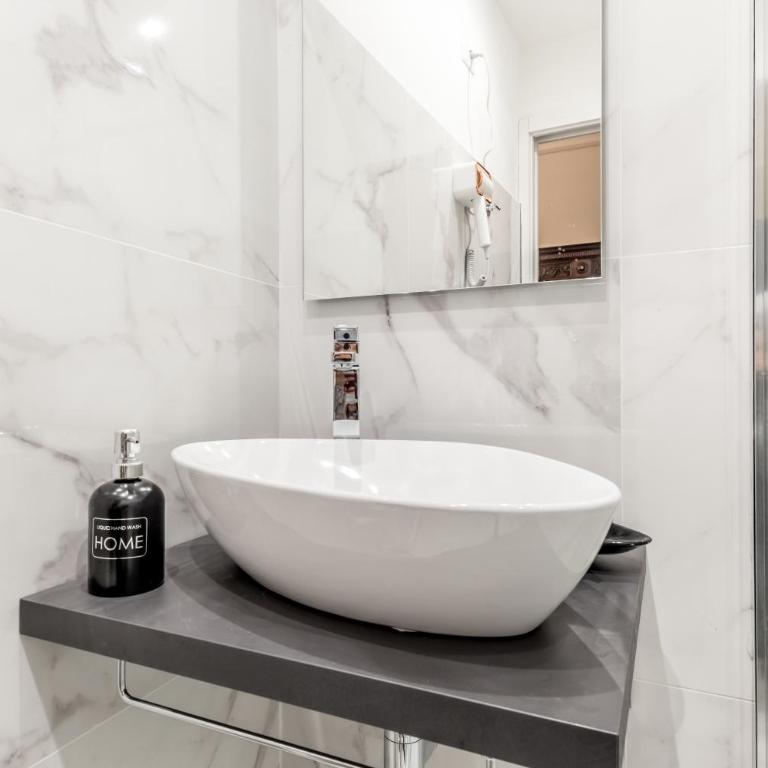 Villa Borghese Guest House Gallery Rooms - Camera Matrimoniale Deluxe - 9
