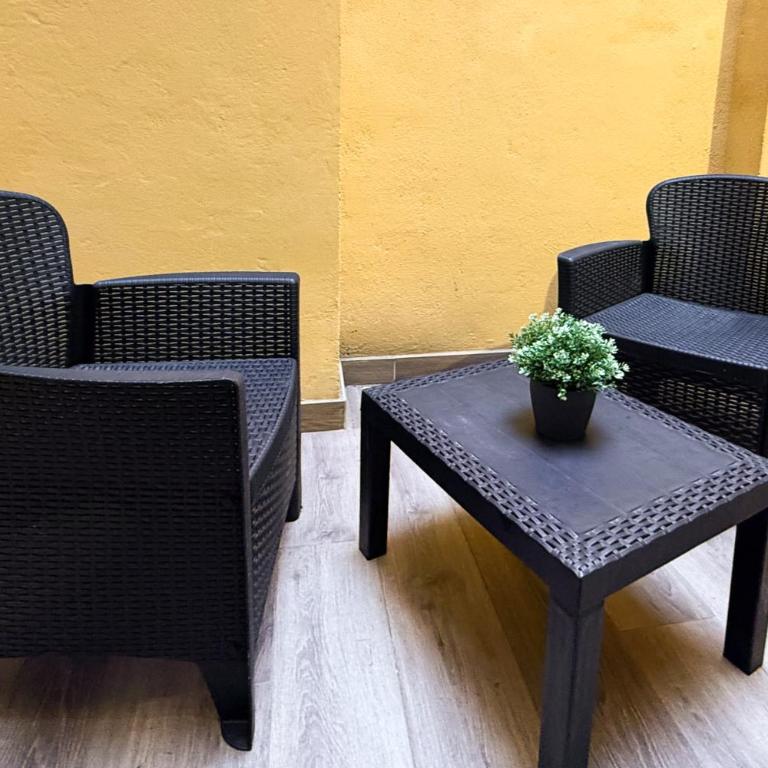 New - Venturini Suites in Bologna Centre - Deluxe Double Room with Balcony - 1