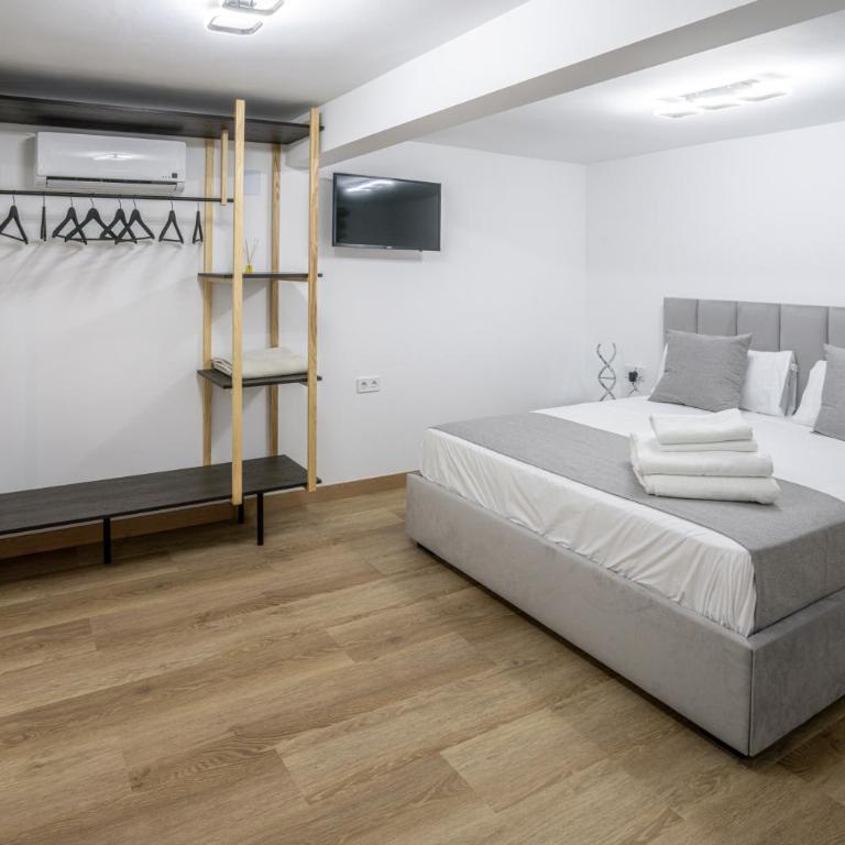 Casa Luxore - Deluxe Double Room with Balcony - 7