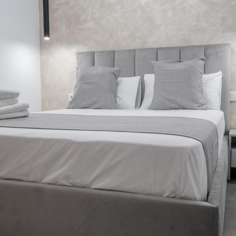 Casa Luxore - Deluxe Double Room with Shower - 8
