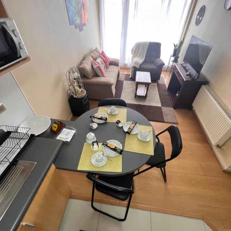 Home sur - Two-Bedroom Apartment - 28