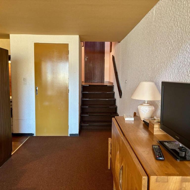 Studio 6 pers, 52m², skis aux pieds, parking, Alpe d'Huez - FR-1-405-364 - Appartement - 6