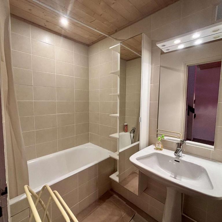 Studio 6 pers, 52m², skis aux pieds, parking, Alpe d'Huez - FR-1-405-364 - Appartement - 7
