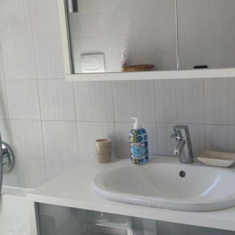 GLAMOUR HOUSE, Comoda a tutti i servizi - Appartamento con 1 Camera da Letto - 52