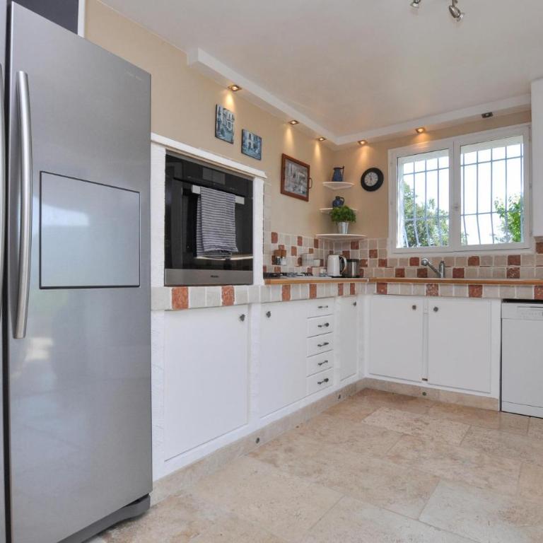 Lovely Home In Fréjus - Casa Vacanze con 4 Camere da Letto - 8