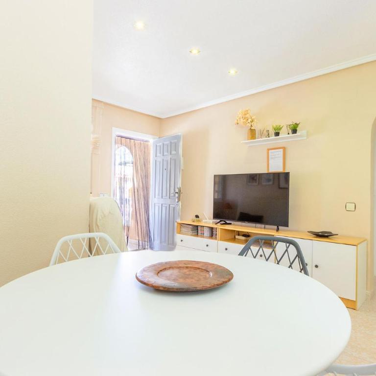 2 Bedroom Lovely Apartment In Torrevieja - Apartamento de 2 dormitorios - 4