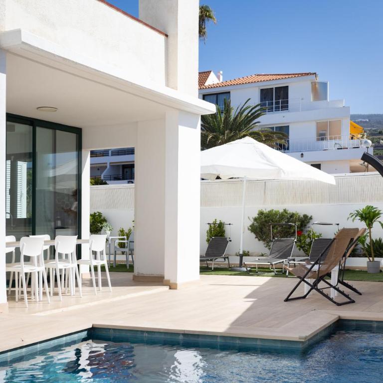 Lilias home - private heatable pool, BBQ, free wifi - Three-Bedroom Apartment - 6