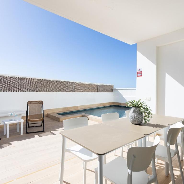 Lilias home - private heatable pool, BBQ, free wifi - Three-Bedroom Apartment - 13