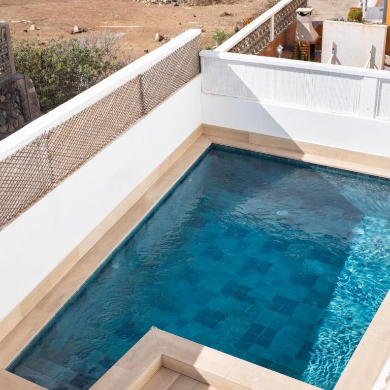 Lilias home - private heatable pool, BBQ, free wifi - Three-Bedroom Apartment - 42