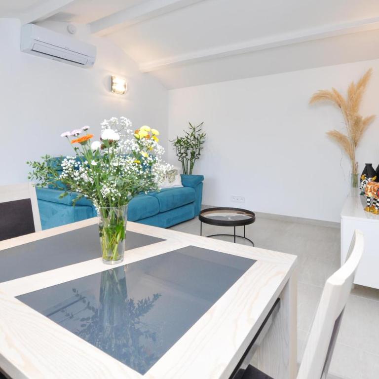 Beach Front Home In Cavalaire-Sur-Mer With Wifi - Maison de Vacances 1 Chambre - 3