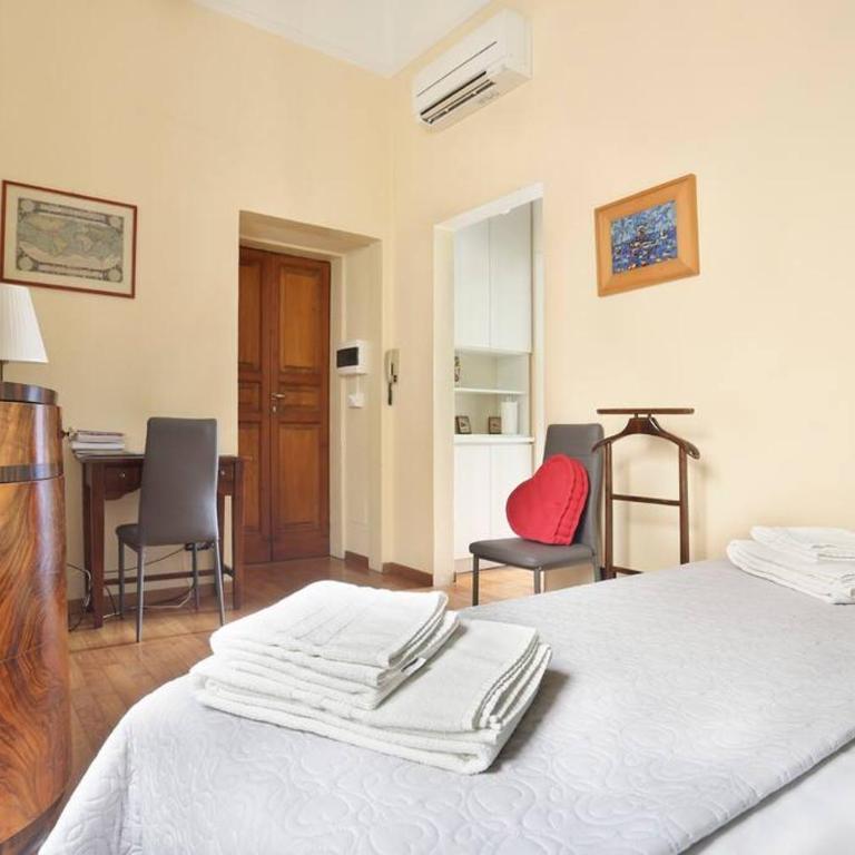 Small Studio, Donatello, next to the Duomo of Florence - Studio - 2