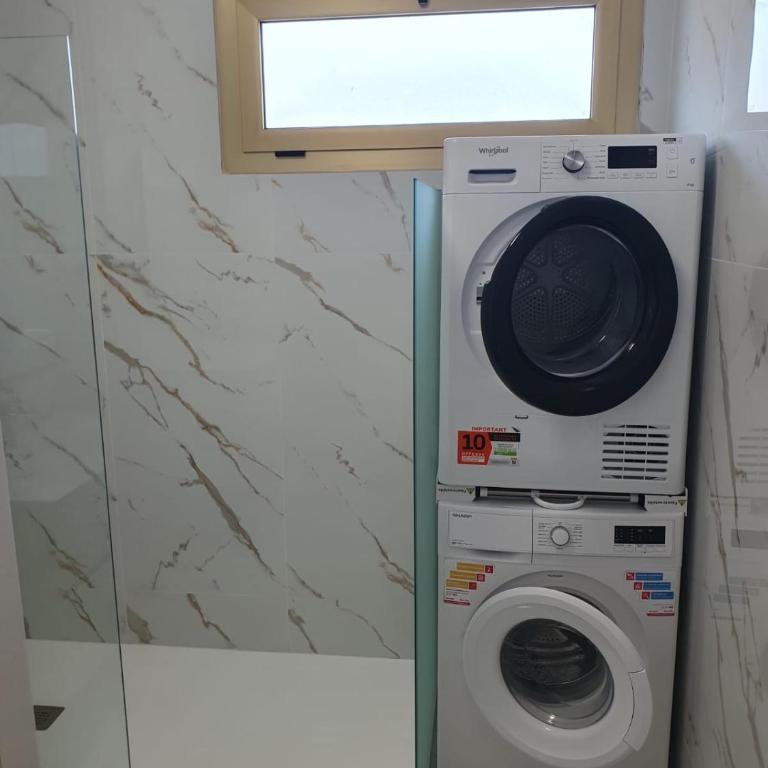 T4 FRONT DE MER ,PISCINE 25 metres ,WIFI,6à8 PERSONNES,parking,GARAGE - Appartement 2 Chambres - 21
