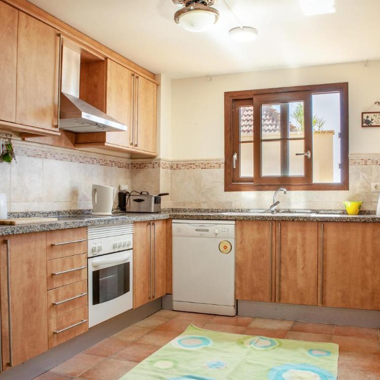Stunning Apartment In Ayamonte With Swimming Pool - Three-Bedroom Apartment - 3