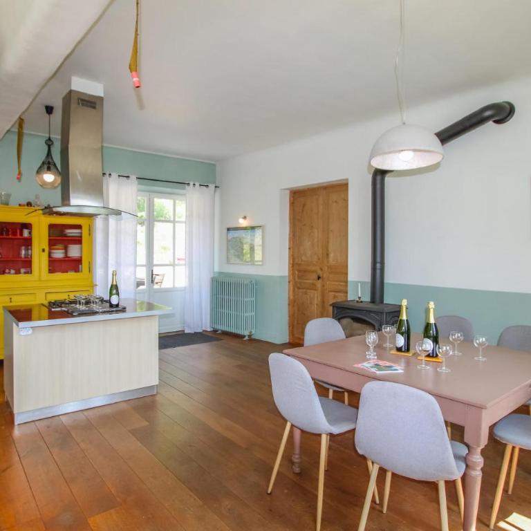 Beautiful Home In Die - Maison de Vacances 4 Chambres - 5