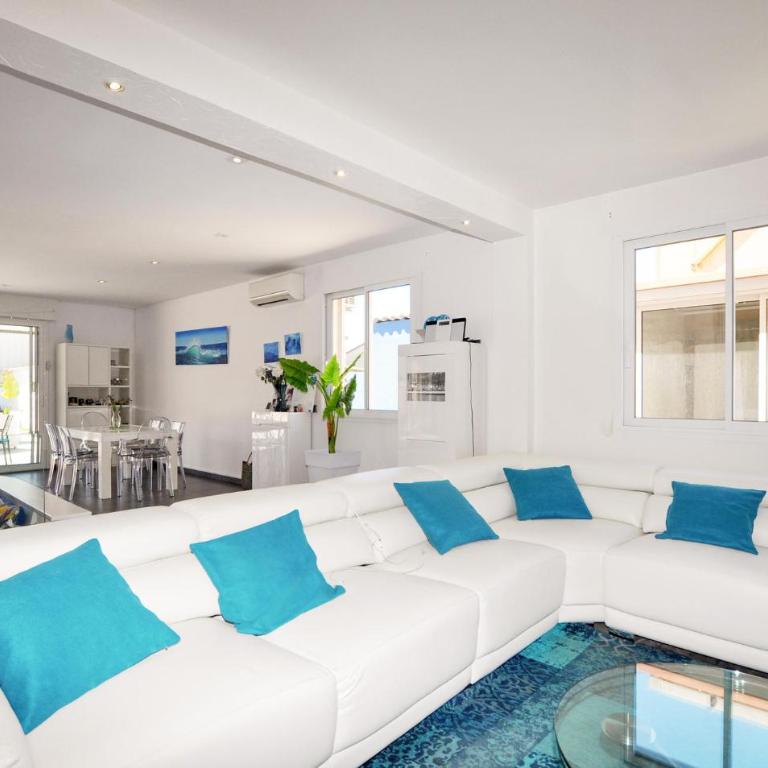 Awesome Home In Canet-En-Roussillon - Maison de Vacances 4 Chambres - 6