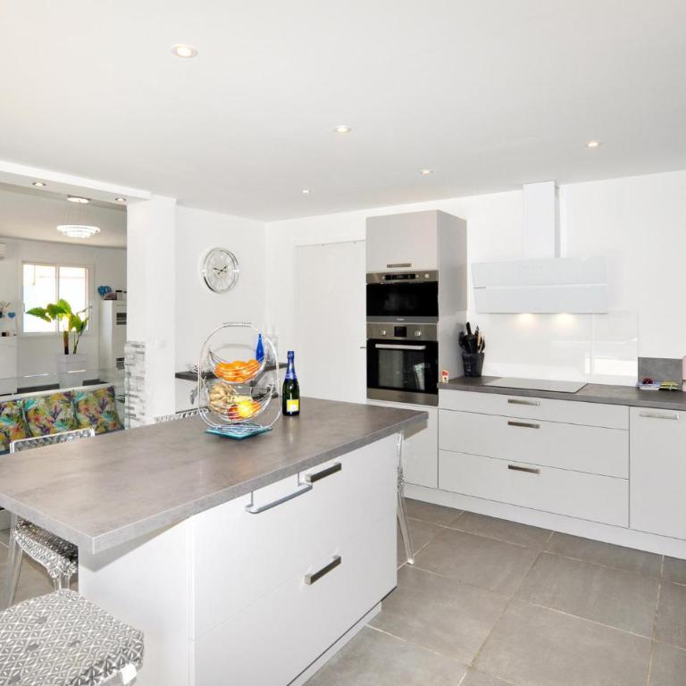 Awesome Home In Canet-En-Roussillon - Maison de Vacances 4 Chambres - 2